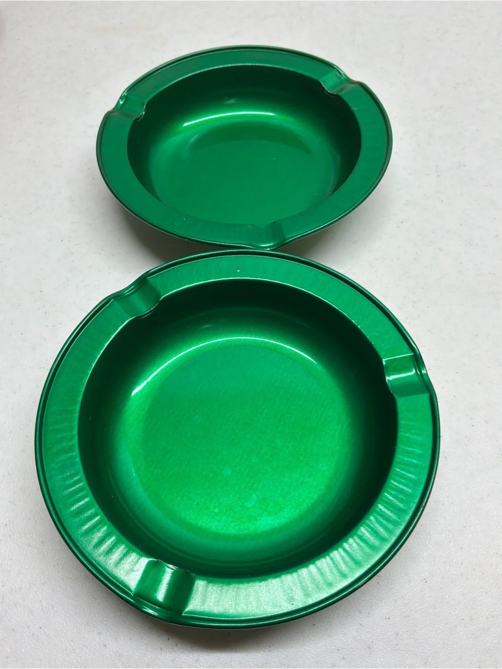 Festive Green and Red Party Ashtray Set - Metallic Holiday Colors